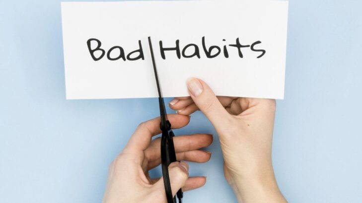 10 عادات سيئة عليك التخلص منها لتكون شخص سعيد